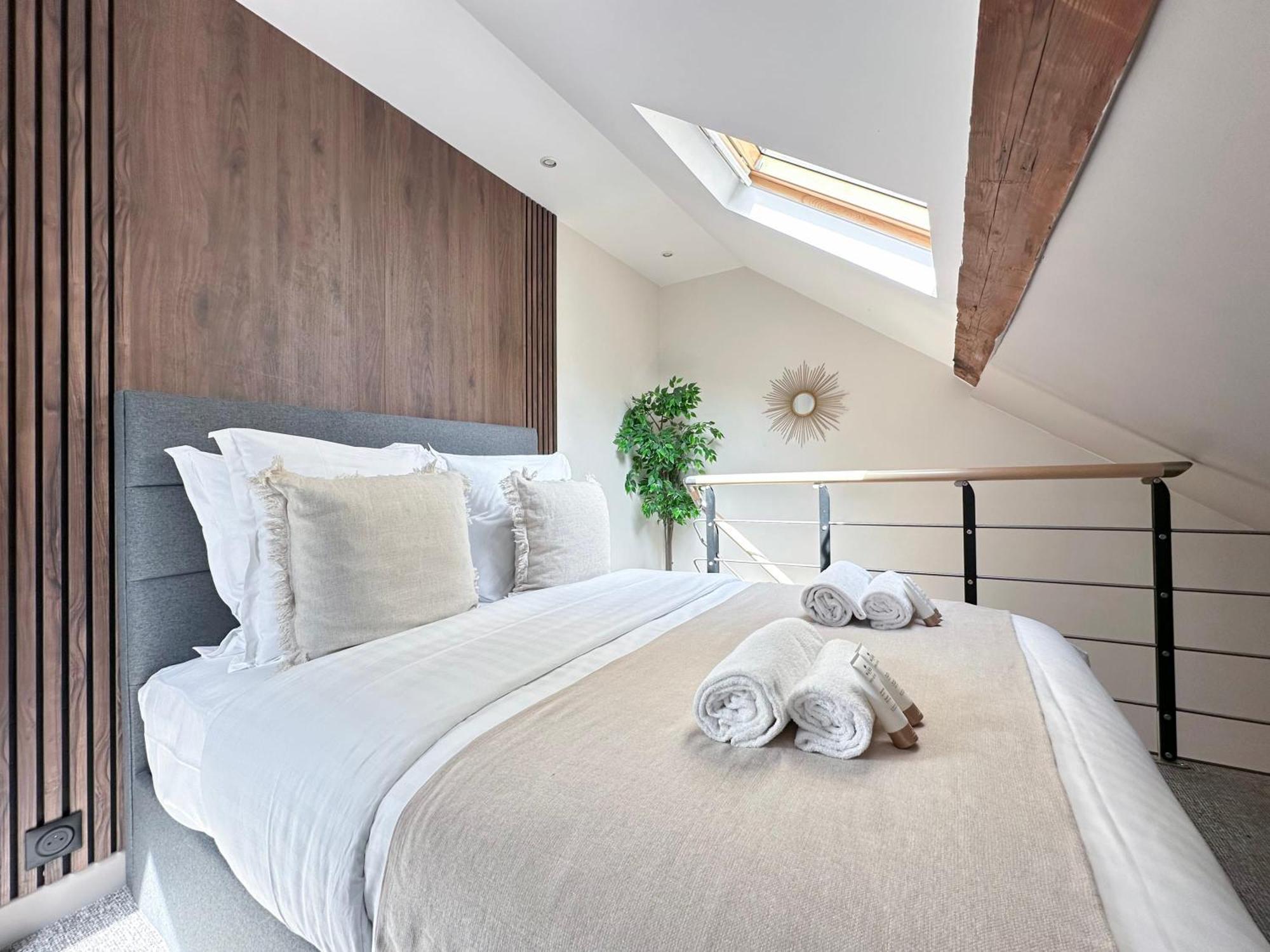 Appartement Stylish & Chic Duplex Near Eiffel Tower à Paris Extérieur photo